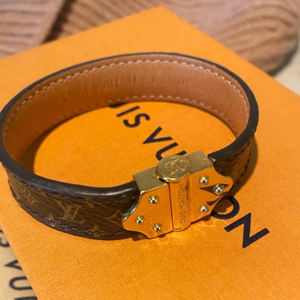 Authentic-Louis Vuitton BC.Spirit Nano MNG 17